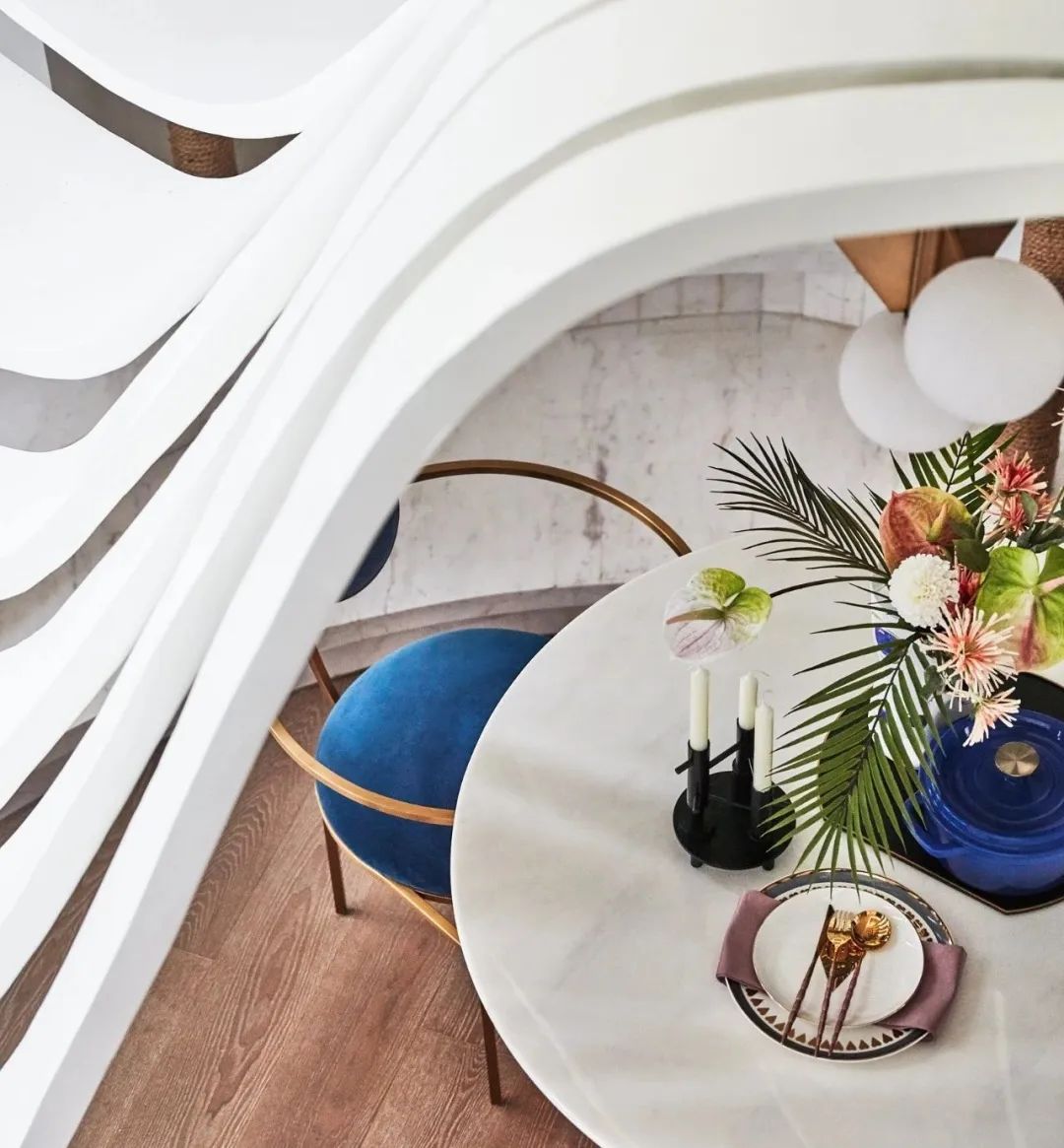 现代轻奢风格公寓室内装修设计-餐桌