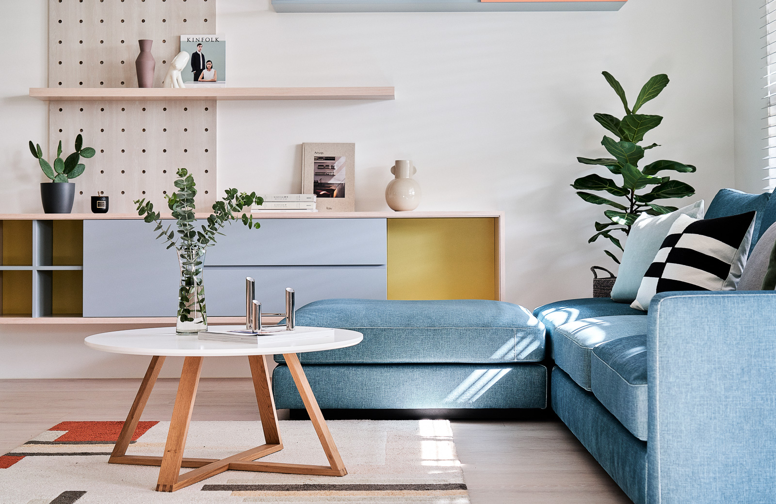 现代简约风格室内家装案例效果图-客厅沙发茶几